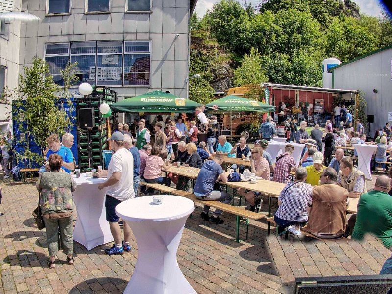 BIERFEST_16.JPG - HDR created and tone mapped with easyHDR 3.13.0: [1] P1050207.RW2, [2] P1050205.RW2, [3] P1050203.RW2, [4] P1050202.RW2, [5] P1050204.RW2, [6] P1050206.RW2