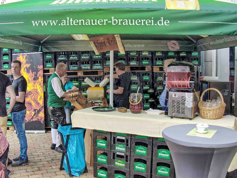 BIERFEST_7.JPG - HDR created and tone mapped with easyHDR 3.13.0: [1] P1050254.RW2, [2] P1050252.RW2, [3] P1050251.RW2, [4] P1050250.RW2, [5] P1050253.RW2, [6] P1050255.RW2